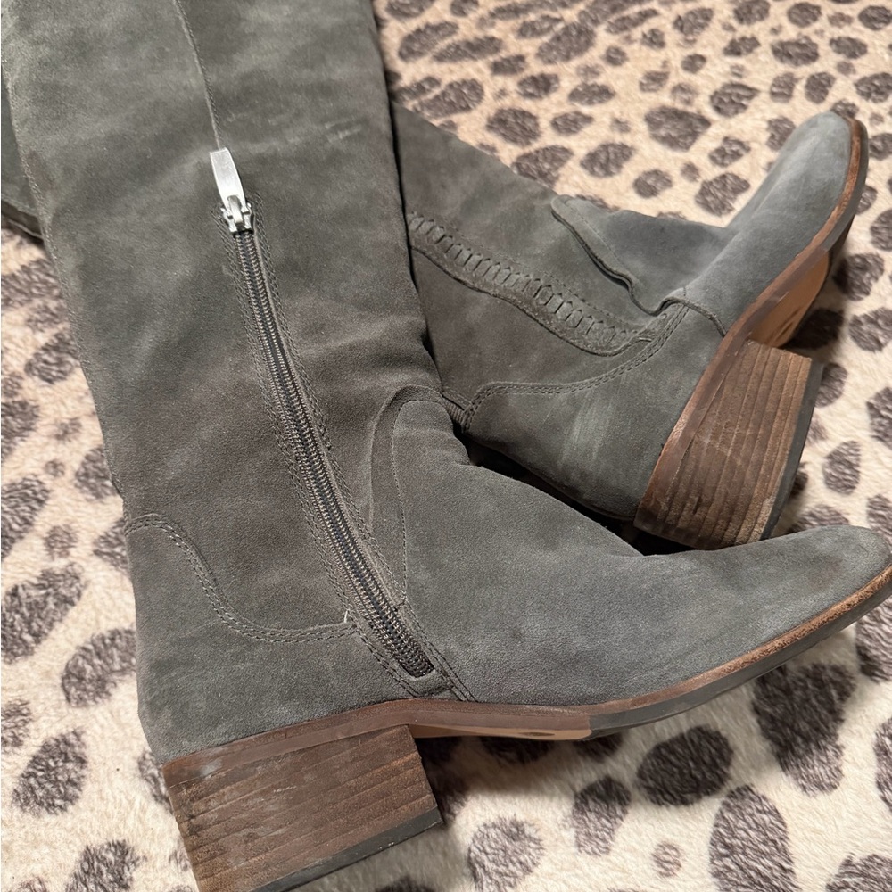 Gray Suede Knee-High Vince Camuto Boots 🩶 - Picture 8 of 10